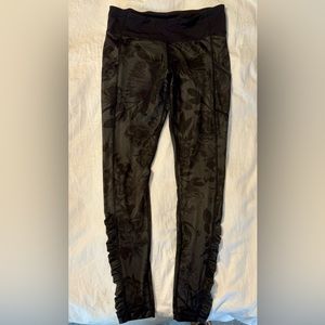 Lululemon Speed Tight Ruched Calf Leggings, Black with flowers, Size 10